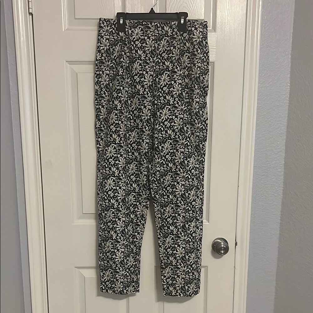 Banana Republic Floral Black and White Women's Pants Size 12